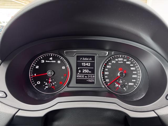 Audi Q3 BASIS 1.4TFSI AHK XENON TEMPOMAT SHZ PDC 