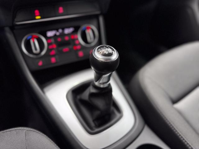 Audi Q3 BASIS 1.4TFSI AHK XENON TEMPOMAT SHZ PDC 