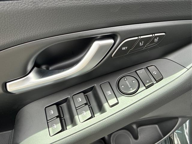 Hyundai / i30 / Grau /  /  / 