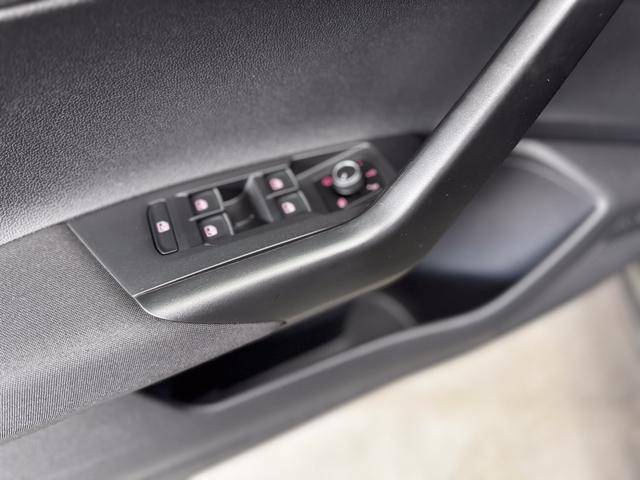 Volkswagen Polo HIGHLINE SHZ PDC v+h KLIMAAUTOMATIK Licht/Regensensor 