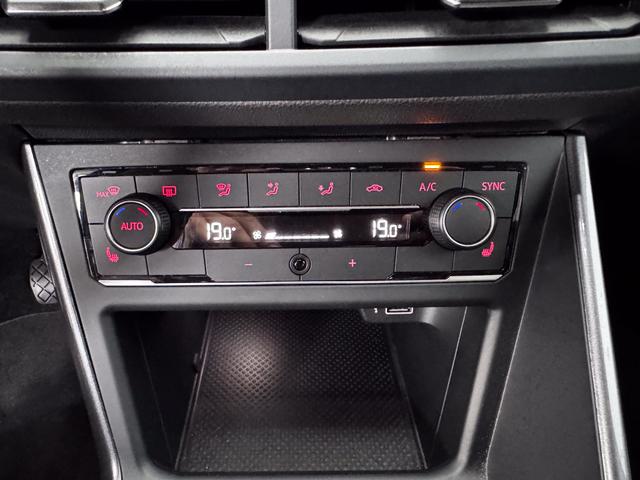 Volkswagen Polo HIGHLINE SHZ PDC v+h KLIMAAUTOMATIK Licht/Regensensor 