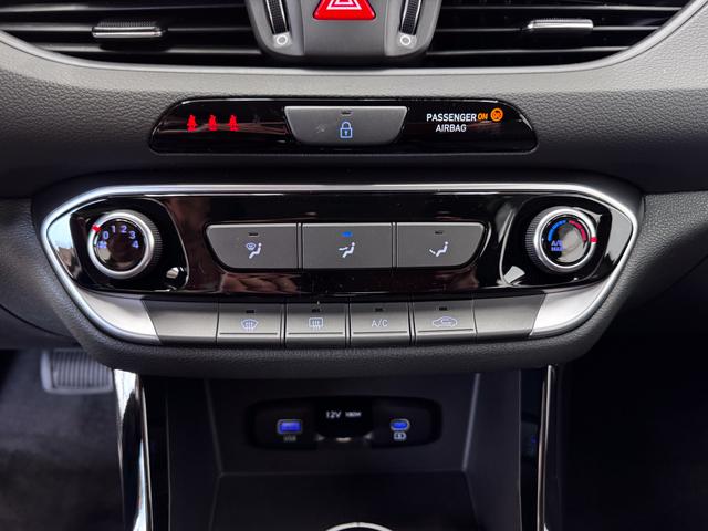 Hyundai i30 Kombi STYLE DCT NAVI WP ALU LED RFK PDC 