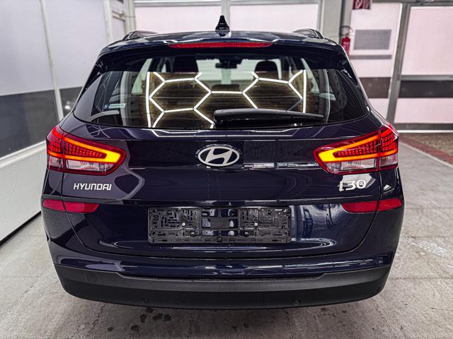 Hyundai i30 Kombi STYLE NAVI RFK SHZ PDC ALU 