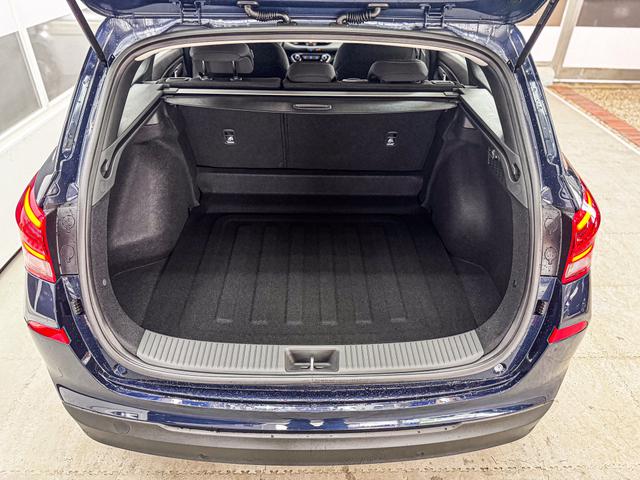 Hyundai i30 Kombi STYLE NAVI RFK SHZ PDC ALU 