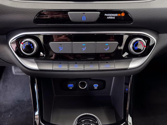 Hyundai i30 Kombi STYLE DCT NAVI WP ALU LED RFK PDC 
