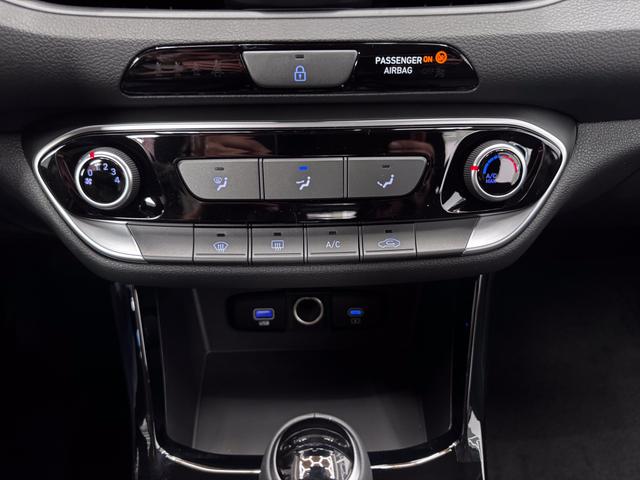 Hyundai i30 Kombi STYLE DCT NAVI RFK SHZ PDC ALU 