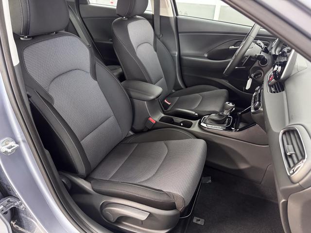 Hyundai i30 Kombi STYLE DCT NAVI RFK SHZ PDC ALU 