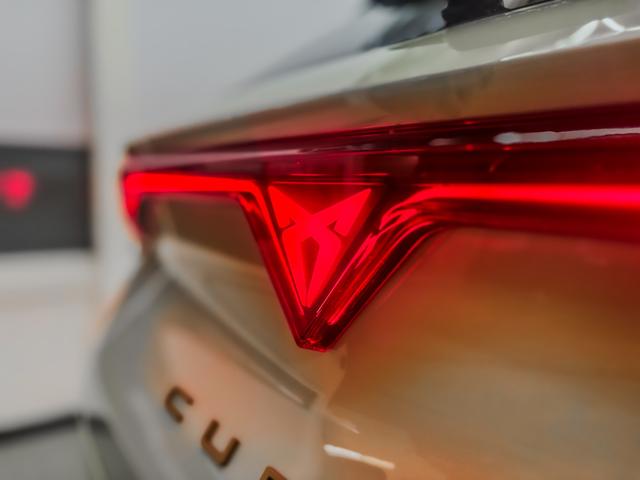 Cupra Leon Sportstourer 1.5 eTSI DSG AHK KEYLESS RFK ACC PDC SHZ 