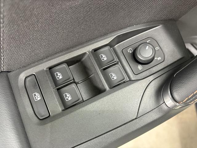 Cupra Leon Sportstourer 1.5 eTSI DSG AHK KEYLESS RFK ACC PDC SHZ 
