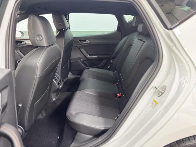 Cupra Leon 1.5 TSI MATRIX NAVI INTELLIGENT DRIVE SHZ KEYLESS 