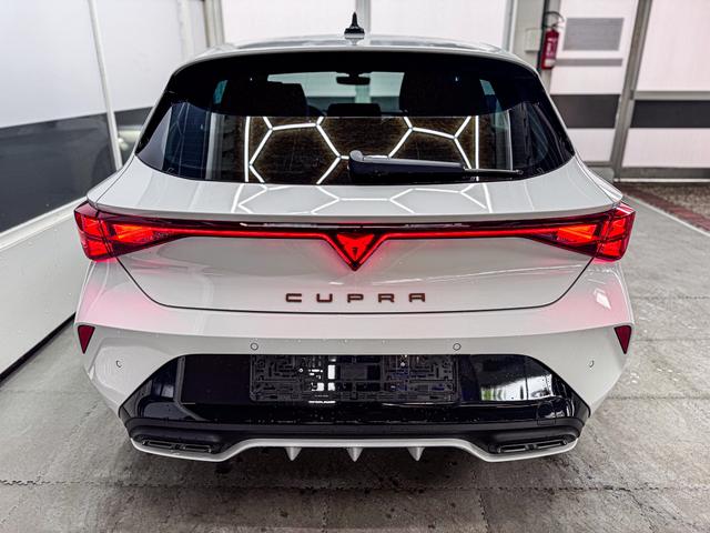 Cupra Leon 1.5 TSI MATRIX NAVI INTELLIGENT DRIVE SHZ KEYLESS 