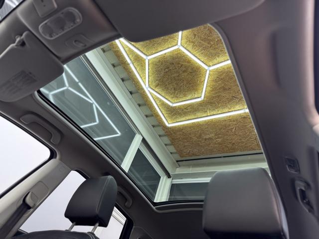 Nissan Qashqai TEKNA CVT 4x4 7-Sitzer NAVI XENON KEYLESS SHZ 