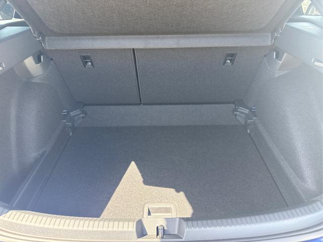 Volkswagen / Taigo / Grau / / / 