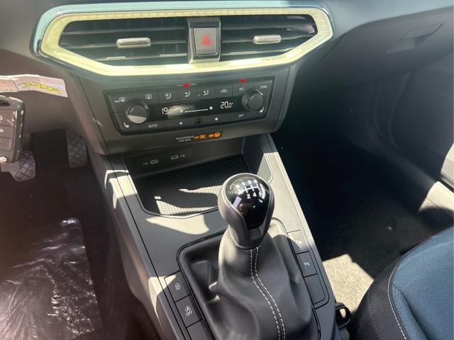 Seat / Arona / Grau / / / 