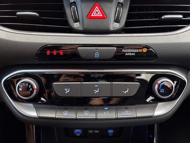 Hyundai i30 STYLE DCT ALU SHZ NAVI RFK PDC 
