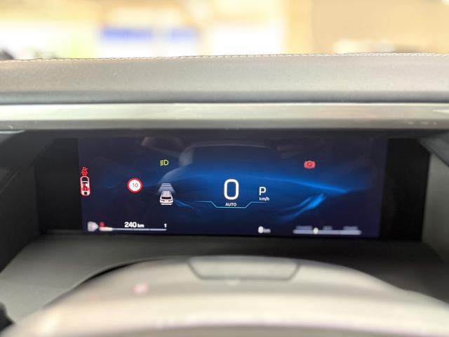 Jeep Compass ALTITUDE DCT PANO 360 KAMERA SHZ HUD FOCAL BSD EL.HECKKLAPPE ACC 