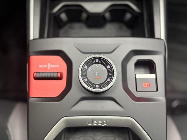 Jeep Compass ALTITUDE DCT PANO 360 KAMERA SHZ HUD FOCAL BSD EL.HECKKLAPPE ACC 