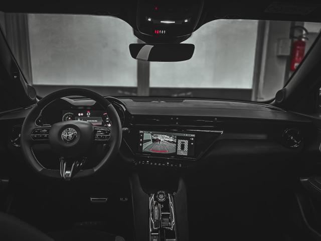 Alfa Romeo Junior SPORT SPECIALE DCT ACC MATRIX NAVI KEYLESS 
