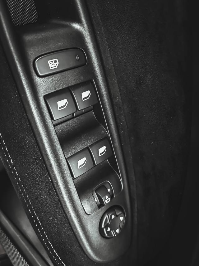 Alfa Romeo Junior SPORT SPECIALE DCT ACC MATRIX NAVI KEYLESS 