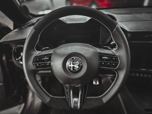 Alfa Romeo Junior SPORT SPECIALE DCT ACC MATRIX NAVI KEYLESS 