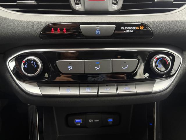 Hyundai i30 STYLE ALU SHZ NAVI RFK PDC 