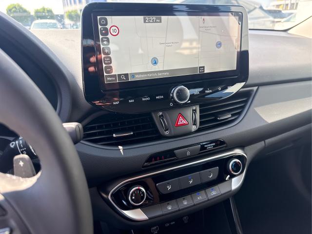 Hyundai / i30 / Grau / / / 