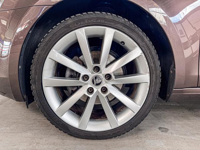 Skoda Octavia Combi JOY DSG XENON SHZ PDC TEMPOMAT 