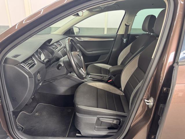 Skoda Octavia Combi JOY DSG XENON SHZ PDC TEMPOMAT 