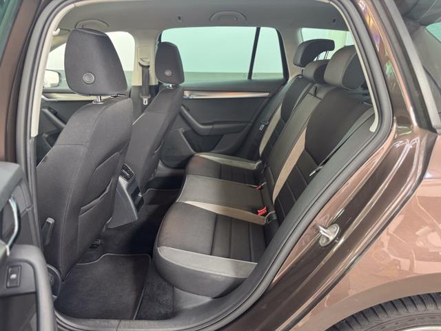 Skoda Octavia Combi JOY DSG XENON SHZ PDC TEMPOMAT 