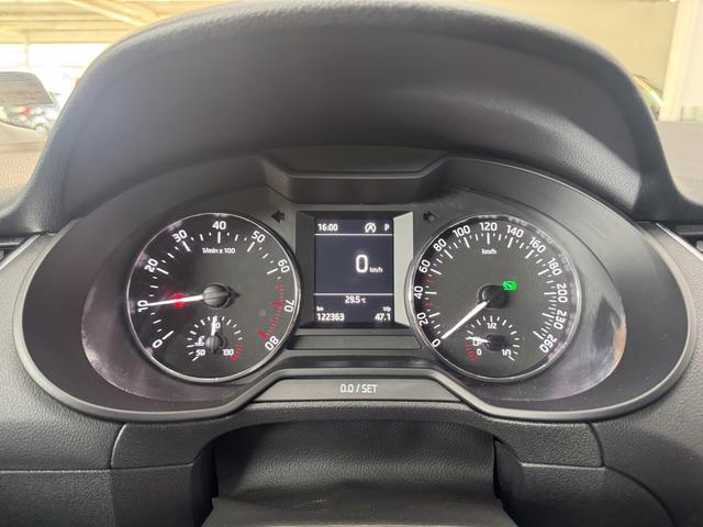 Skoda Octavia Combi JOY DSG XENON SHZ PDC TEMPOMAT 