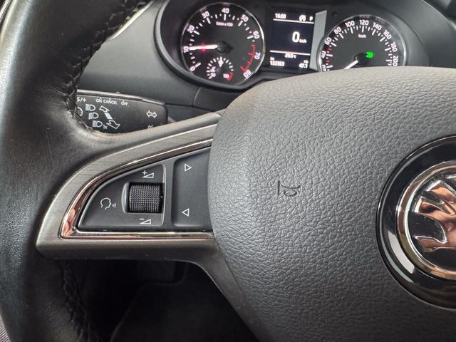 Skoda Octavia Combi JOY DSG XENON SHZ PDC TEMPOMAT 