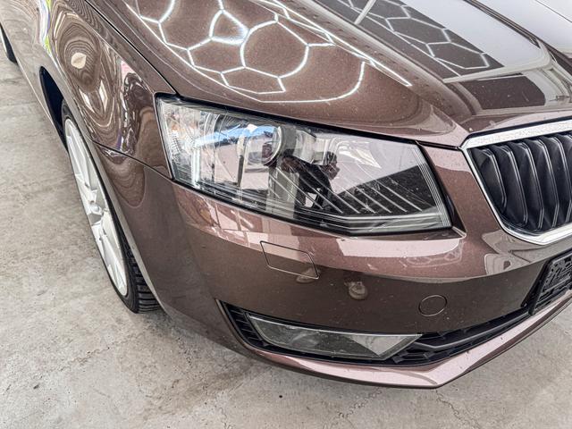 Skoda Octavia Combi JOY DSG XENON SHZ PDC TEMPOMAT 