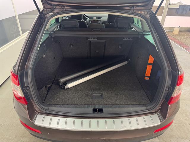 Skoda Octavia Combi JOY DSG XENON SHZ PDC TEMPOMAT 