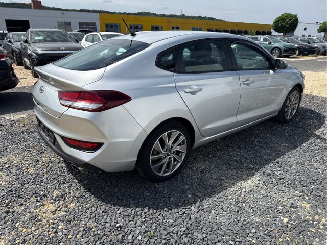 Hyundai / i30 / Grau / / / 