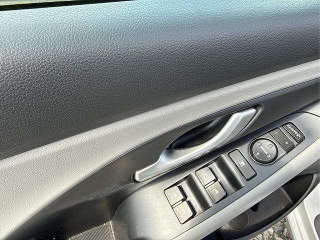 Hyundai / i30 / Grau / / / 