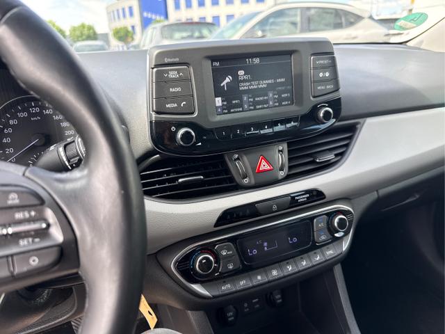 Hyundai / i30 / Grau / / / 