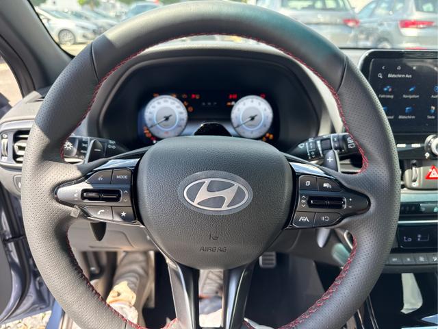 Hyundai / i30 / Grau / / / 