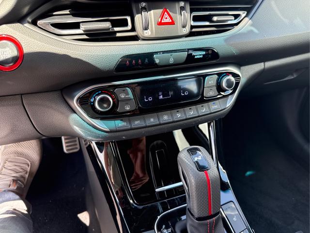 Hyundai / i30 / Grau / / / 