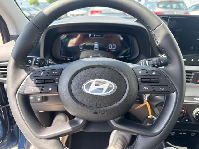 Hyundai / BAYON / Grau / / / 