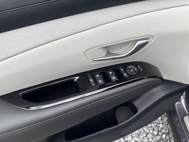 Hyundai / TUCSON / Grau / / / 
