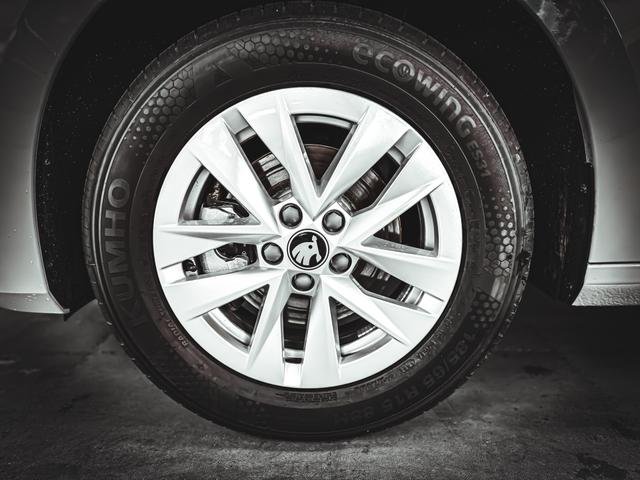 Skoda Fabia SELECTION DSG PDC v+h KLIMAAUTOMATIK 