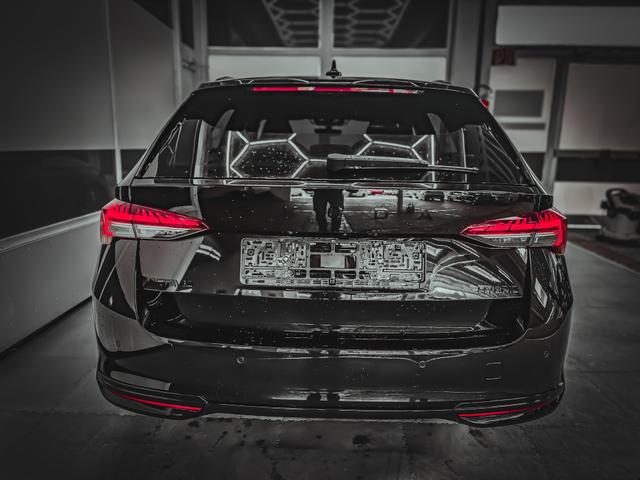 Skoda Octavia Combi SPORTLINE DSG AHK MATRIX 