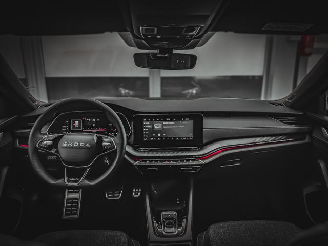 Skoda Octavia Combi SPORTLINE DSG AHK MATRIX 