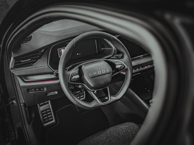 Skoda Octavia Combi SPORTLINE DSG AHK MATRIX 