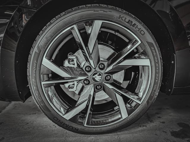 Skoda Octavia Combi SPORTLINE DSG AHK MATRIX 