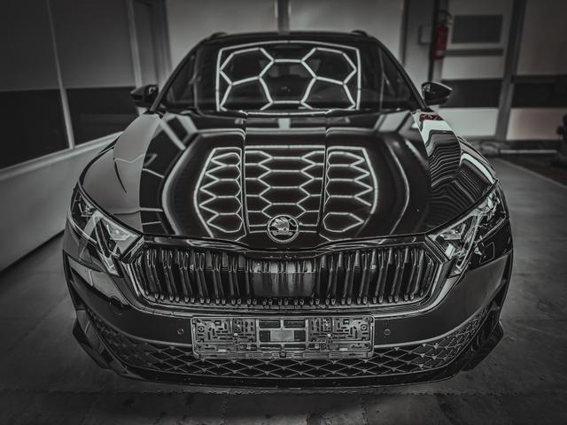Skoda Octavia Combi SPORTLINE DSG AHK MATRIX 