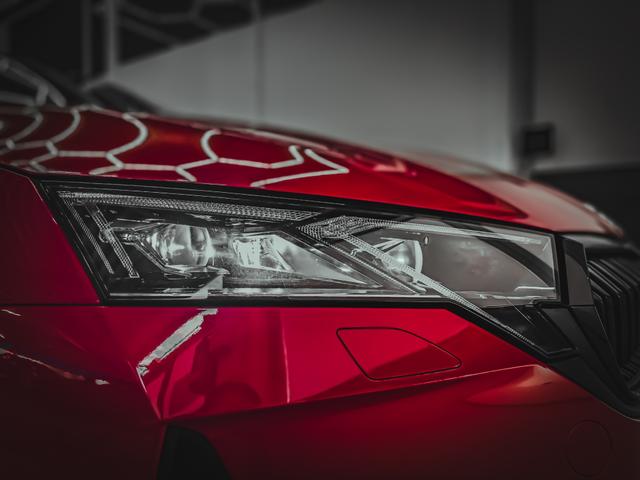Skoda Octavia Combi SPORTLINE 1.5 eTSI DSG PANO AHK MATRIX ACC SHZ RFK 