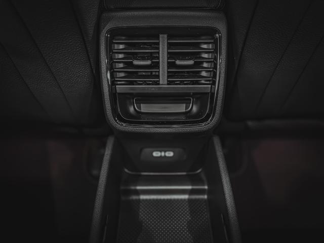 Skoda Octavia Combi SPORTLINE 1.5 eTSI DSG PANO AHK MATRIX ACC SHZ RFK 