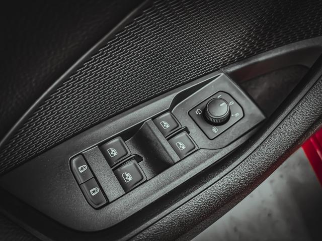 Skoda Octavia Combi SPORTLINE 1.5 eTSI DSG PANO AHK MATRIX ACC SHZ RFK 