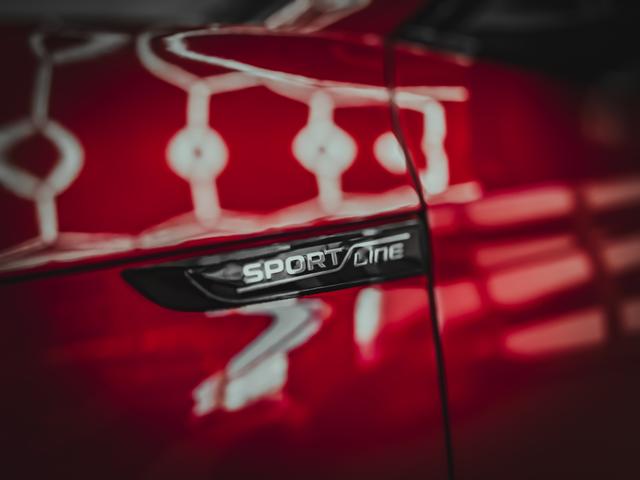 Skoda Octavia Combi SPORTLINE 1.5 eTSI DSG PANO AHK MATRIX ACC SHZ RFK 